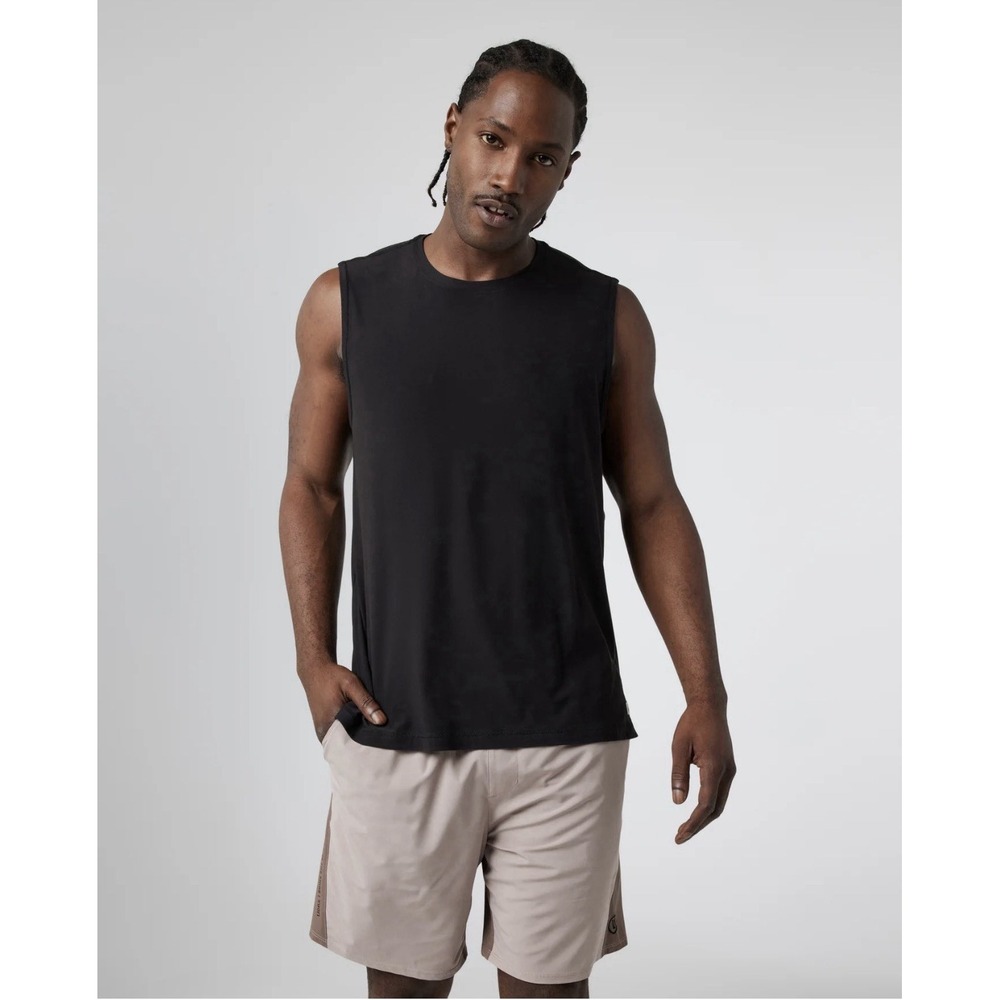 Vuori Strato Muscle Tee Men's XL Black Sleeveless Tank Crew Neck NWT